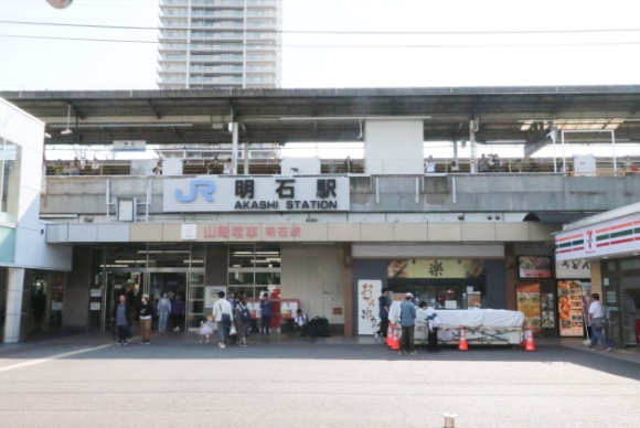 明石駅北口から出ます