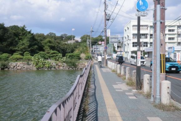 左折後直進します