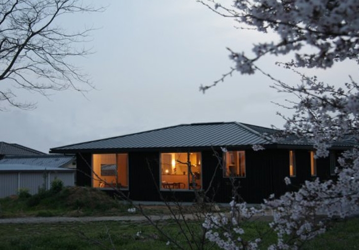 U邸