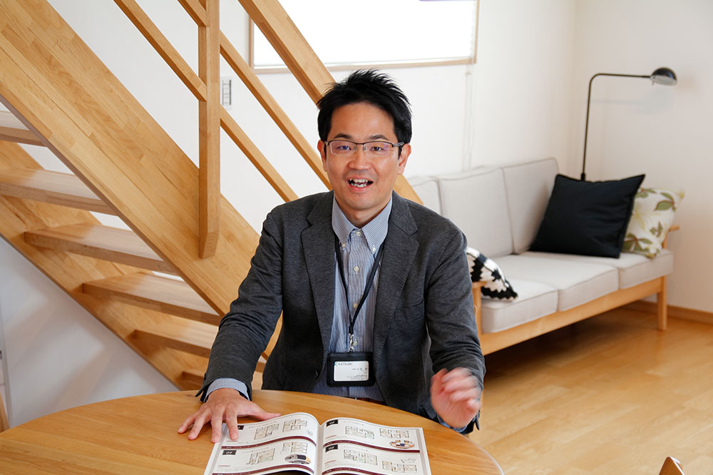 小泊 栄一